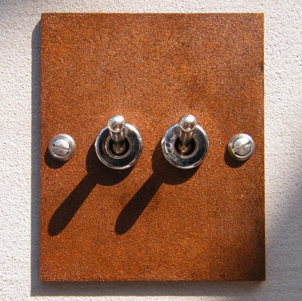 2c2-interrupteur-double-corten-rectangle2.1.jpg