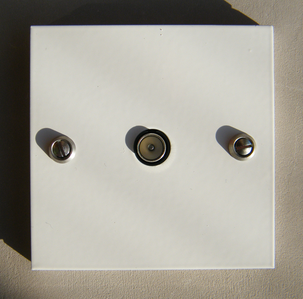 11b4-prise-tv-blanc-carre11-1