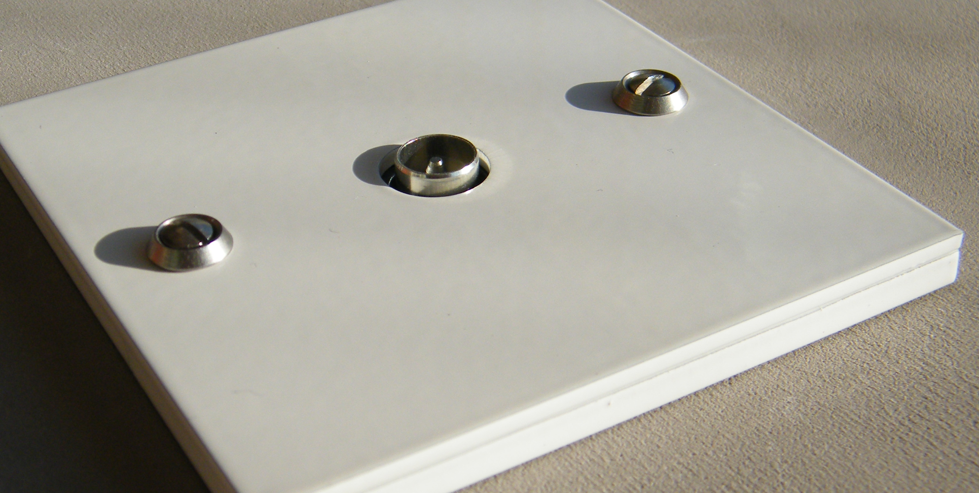 11b4-prise-tv-blanc-carre11-2