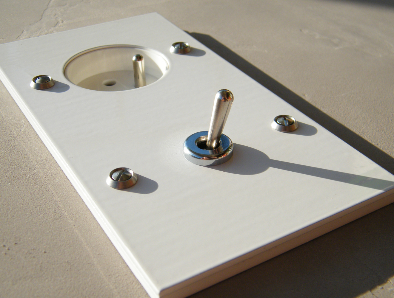 15b4-interrupteur-prise-blanc-carre15-3