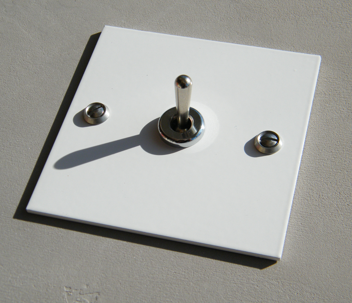 Les carrés blancs, un air de tôle émaillée.