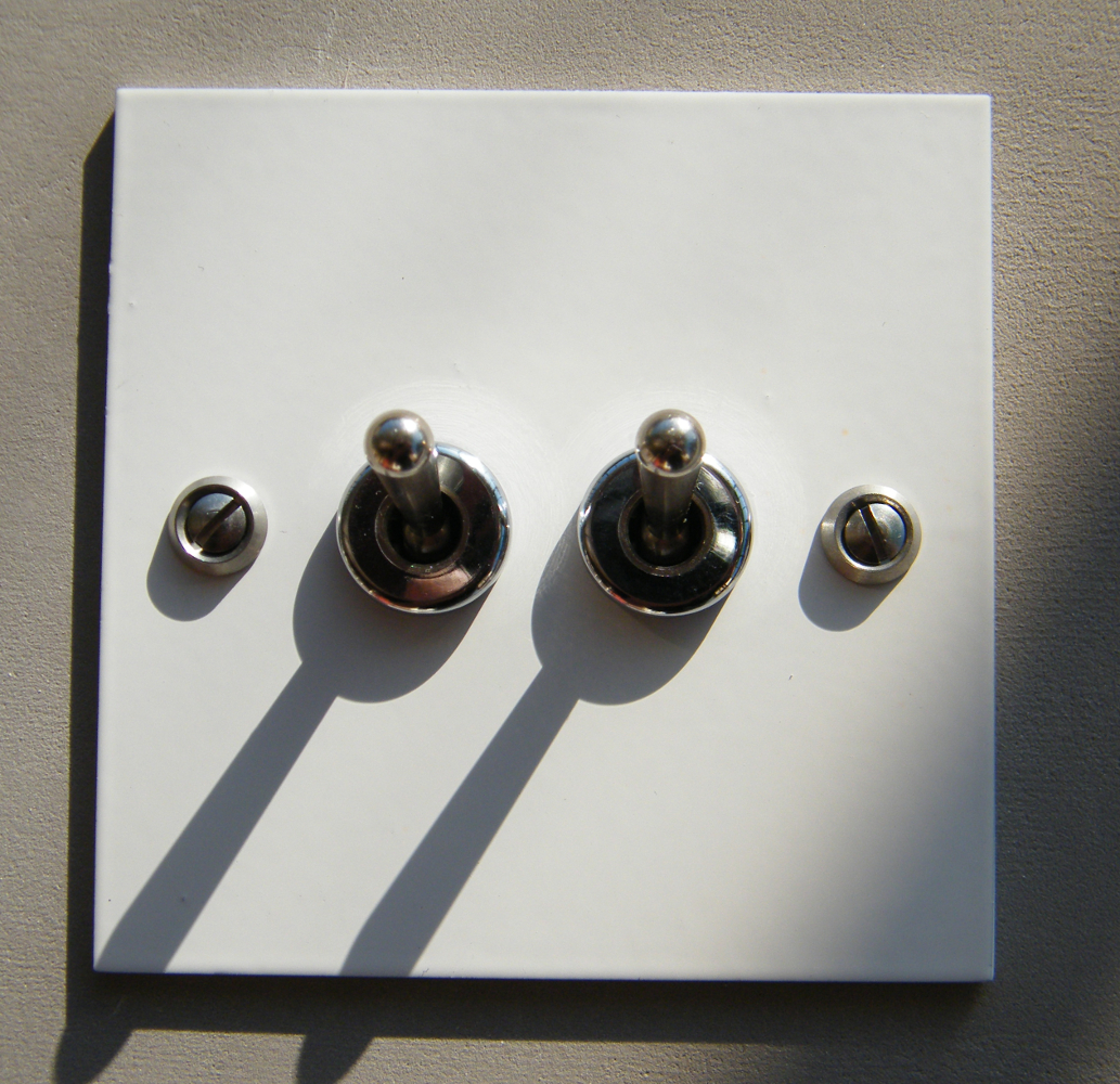 2b4-interrupteur-double-blanc-carre2-1