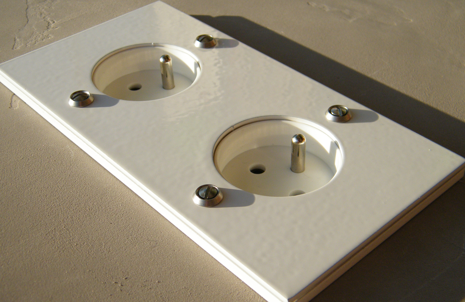 6b4-prise-double-blanc-carre6-2