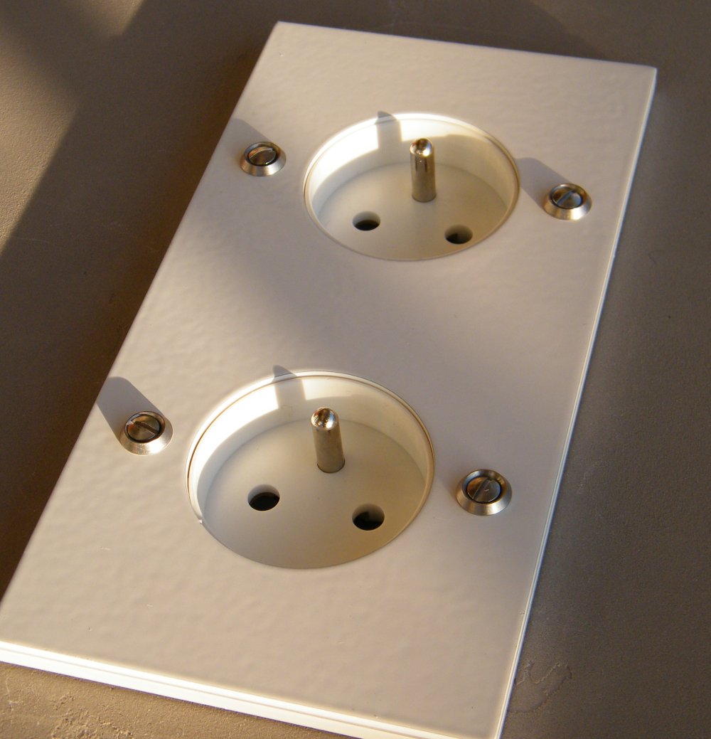 6b4-prise-double-blanc-carre6-3