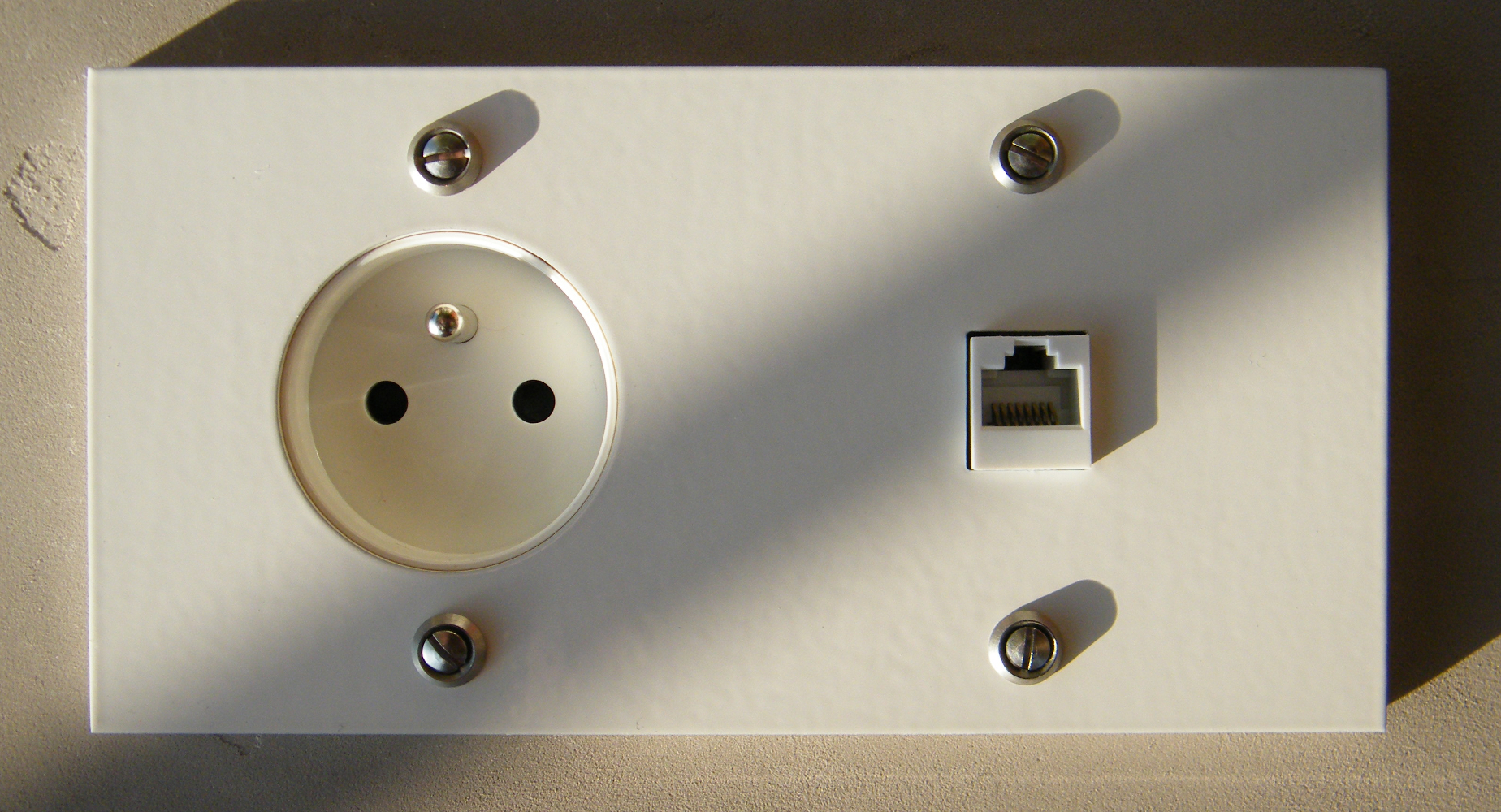 7b4-rj45-blanc-carre7-1