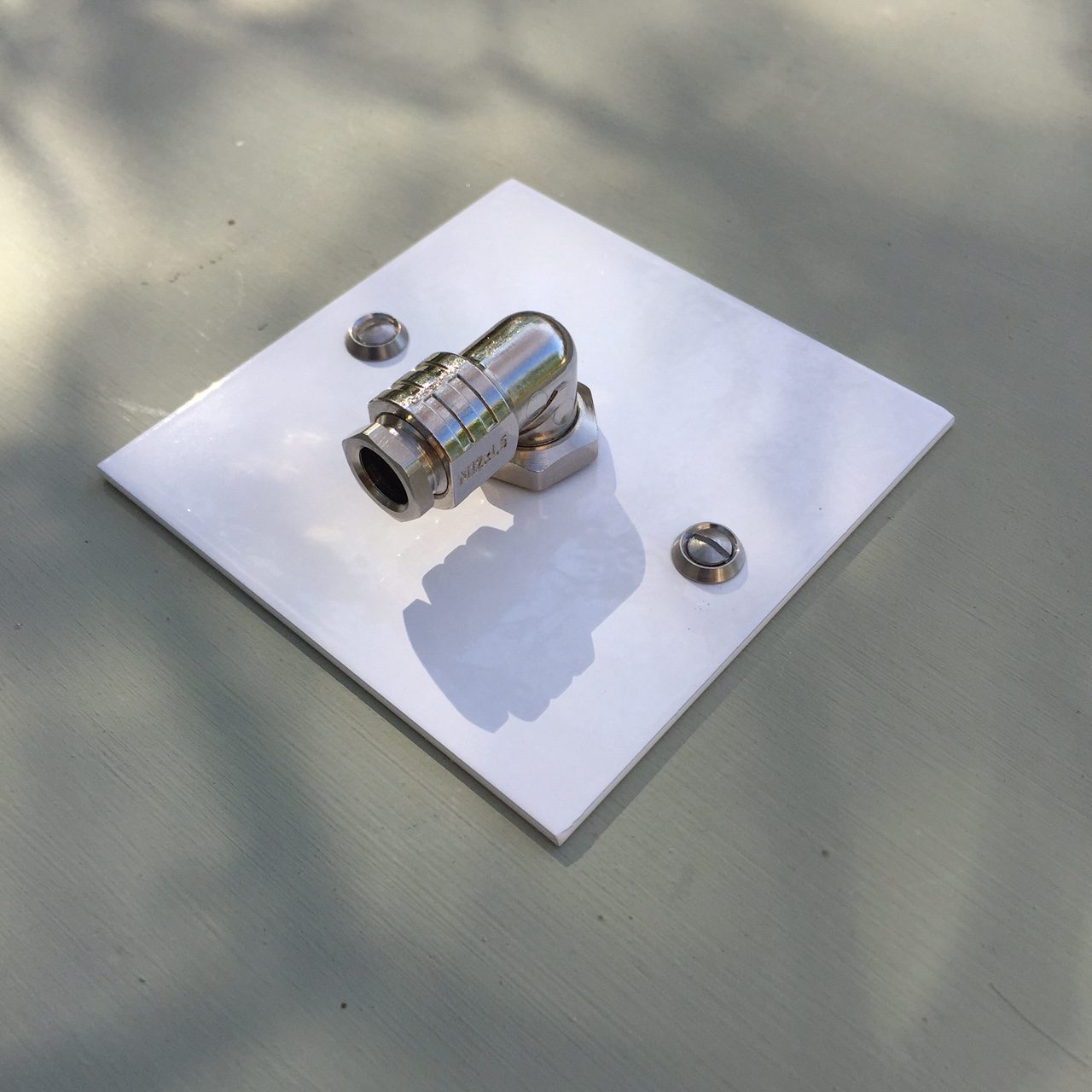 18b4-sortie de câble.1