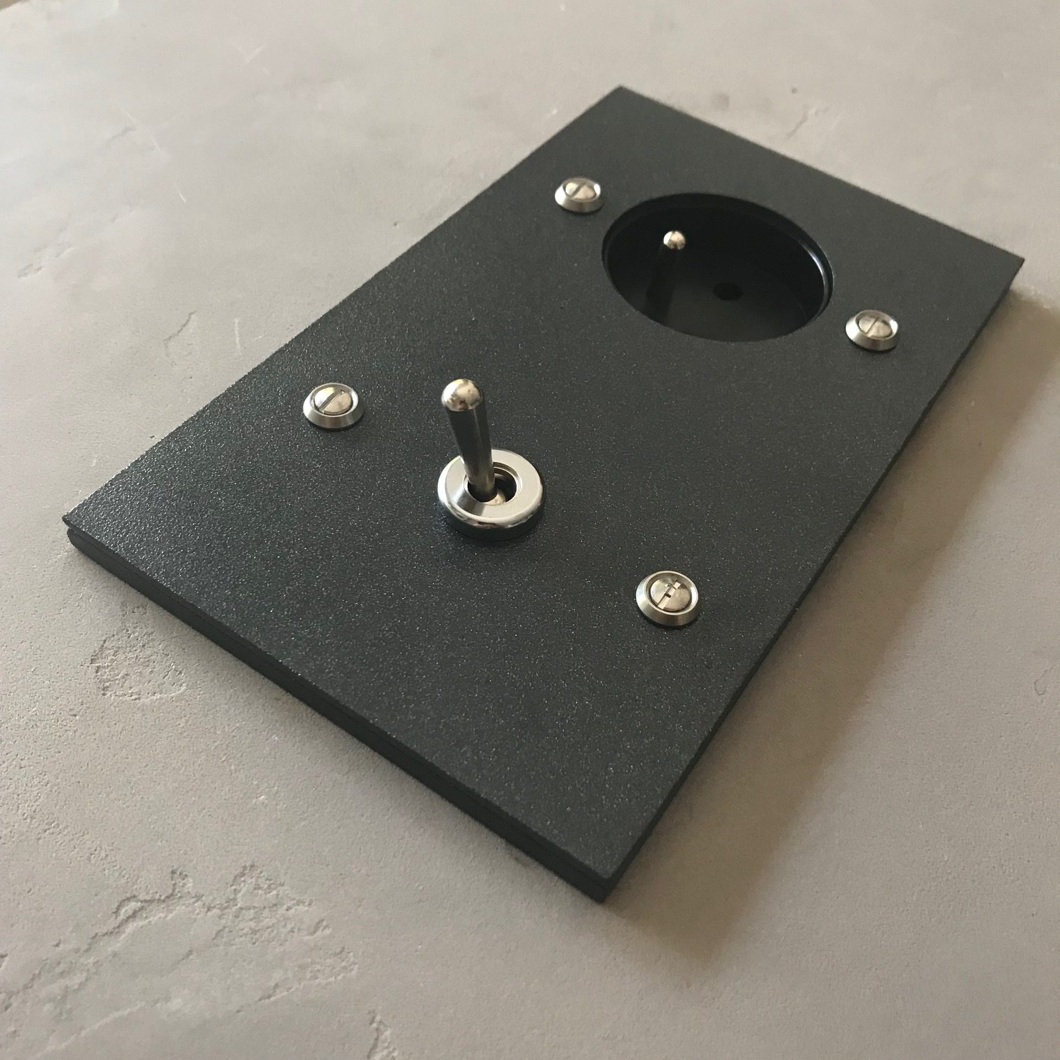 15n2-interrupteur prise 220 noir rect.2