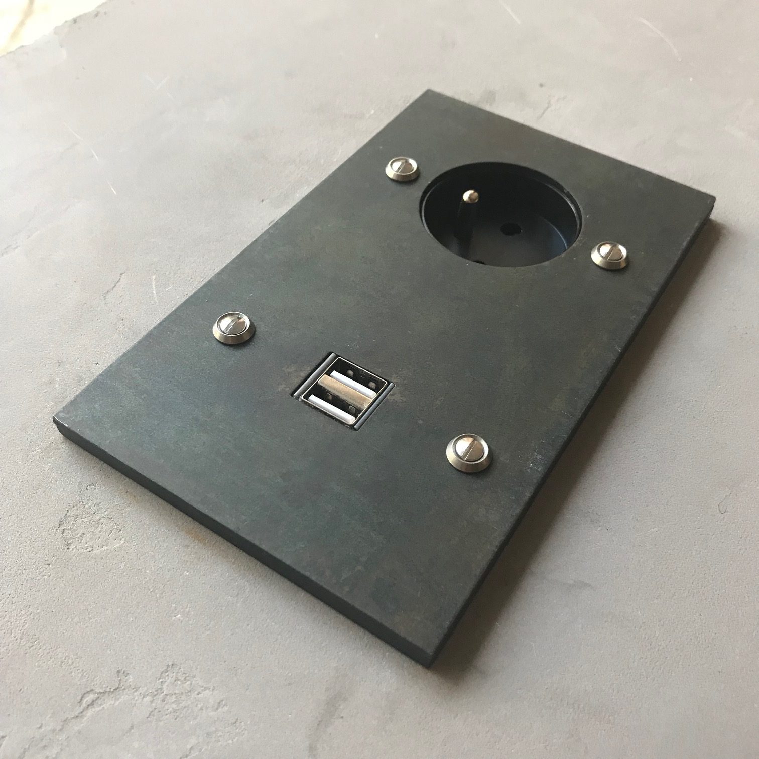 17a2- USB prise 220 acier rect.1