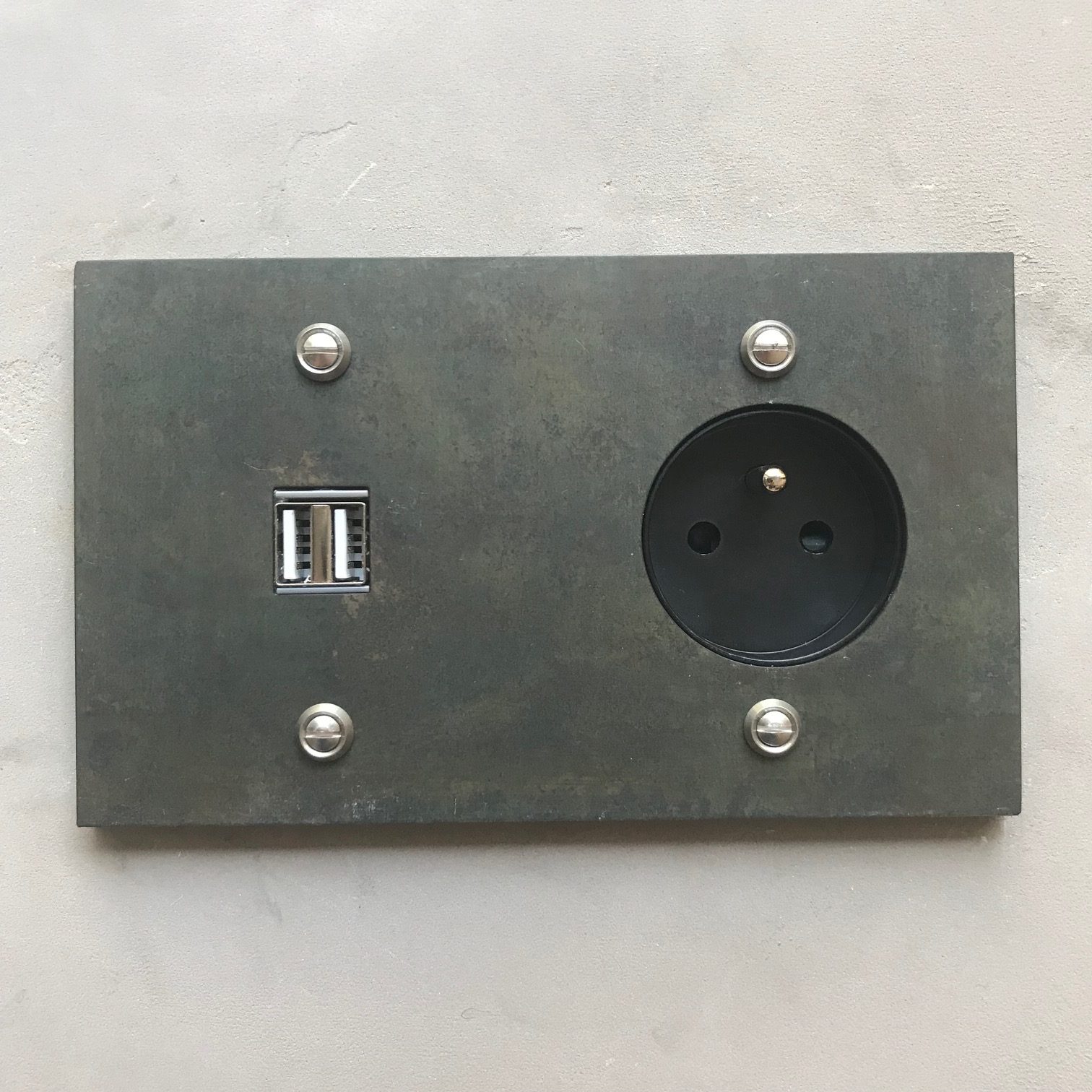 17a2- USB prise 220 acier rect.2