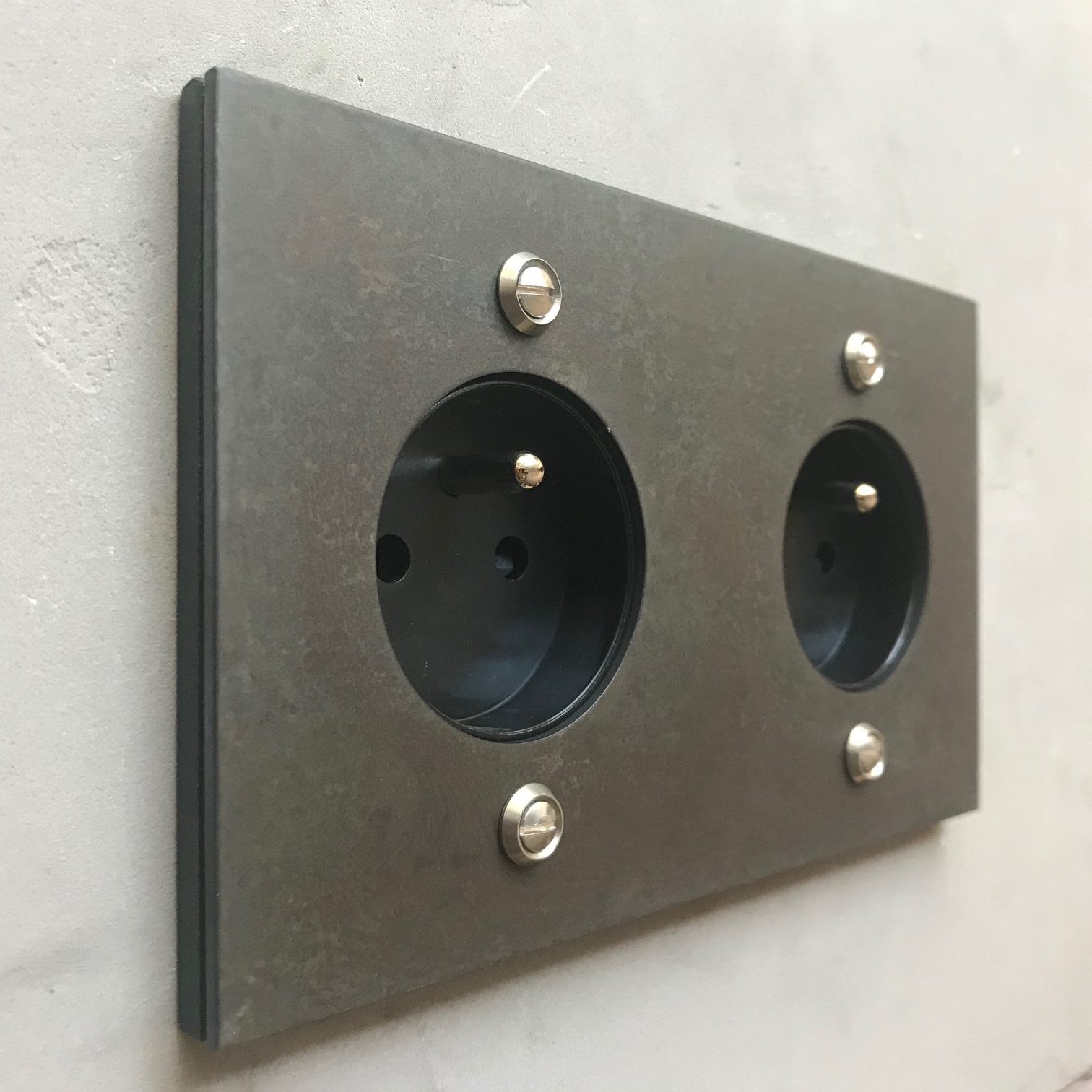 Nouvelle couleur pour les prises.