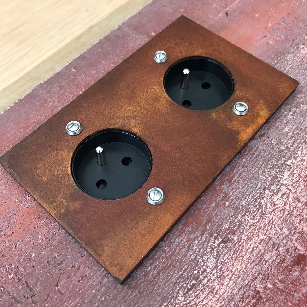 6c2-prise double corten rect.1