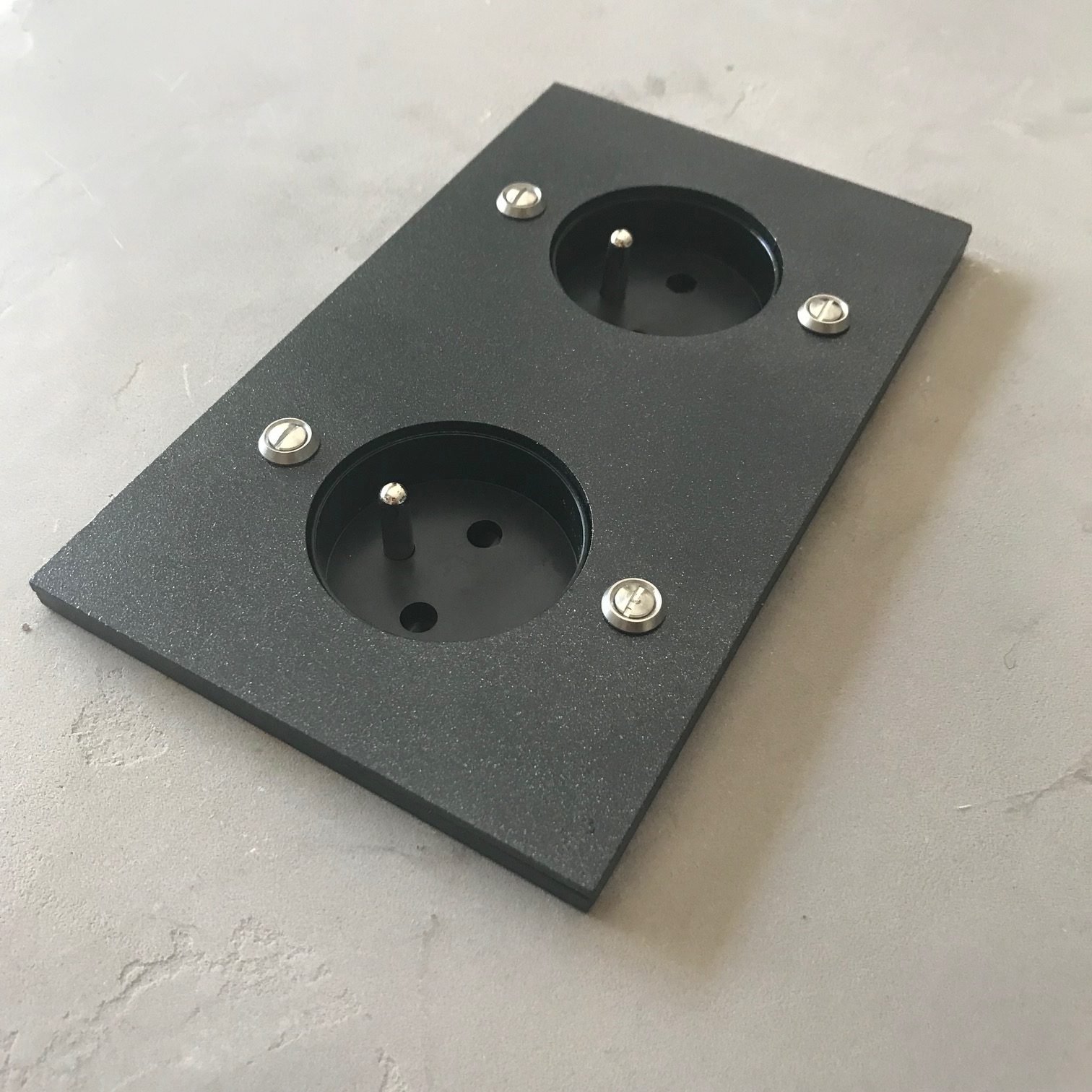 6n2-prise double noir rect.2