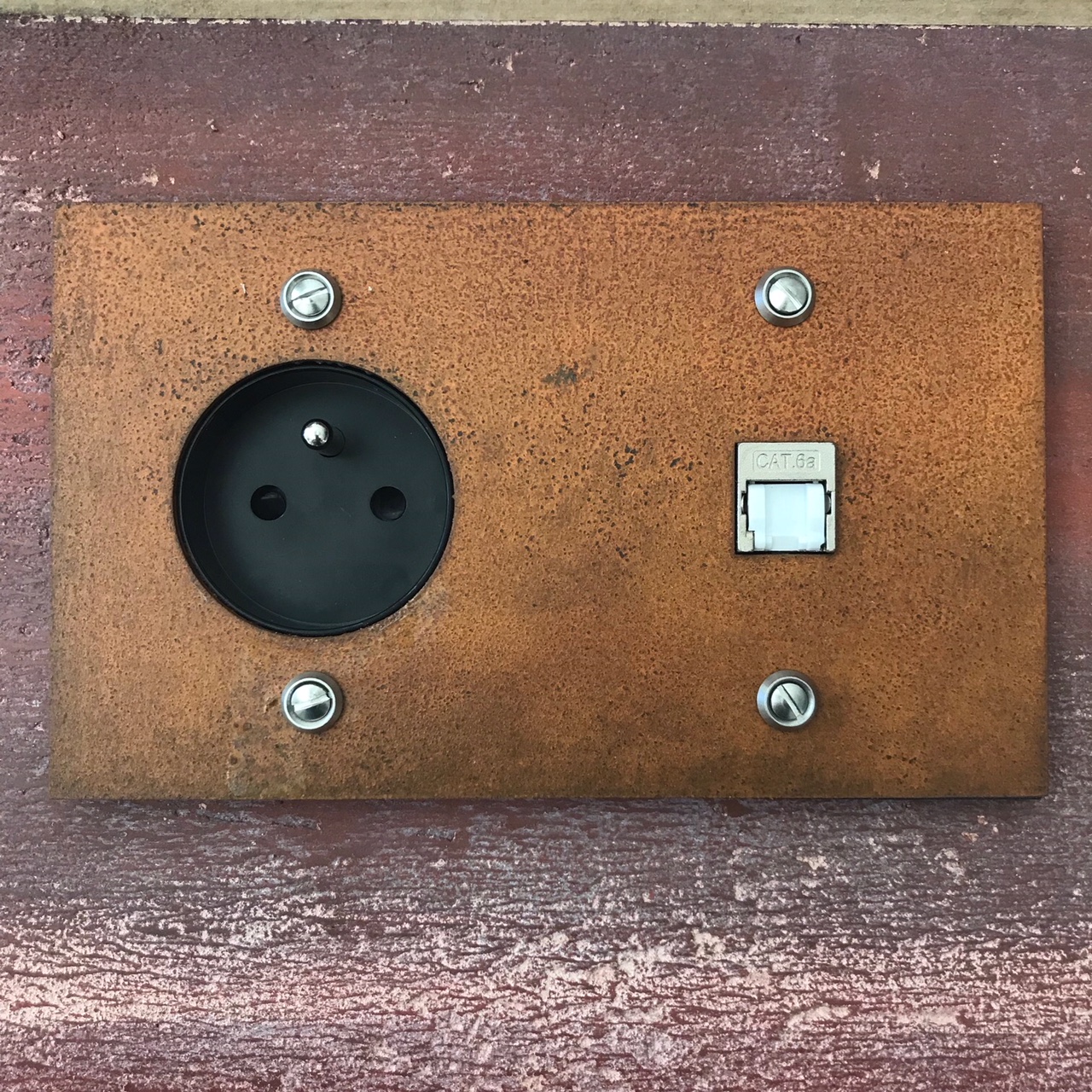 7c2- prise RJ45 prise220 corten