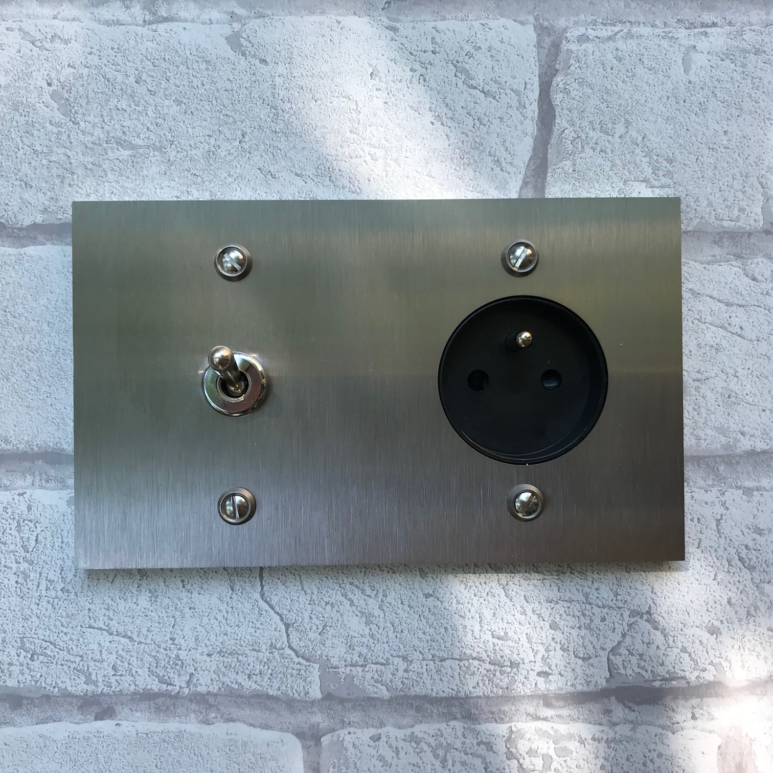 15i2- interrupteur et prise inox rect.1