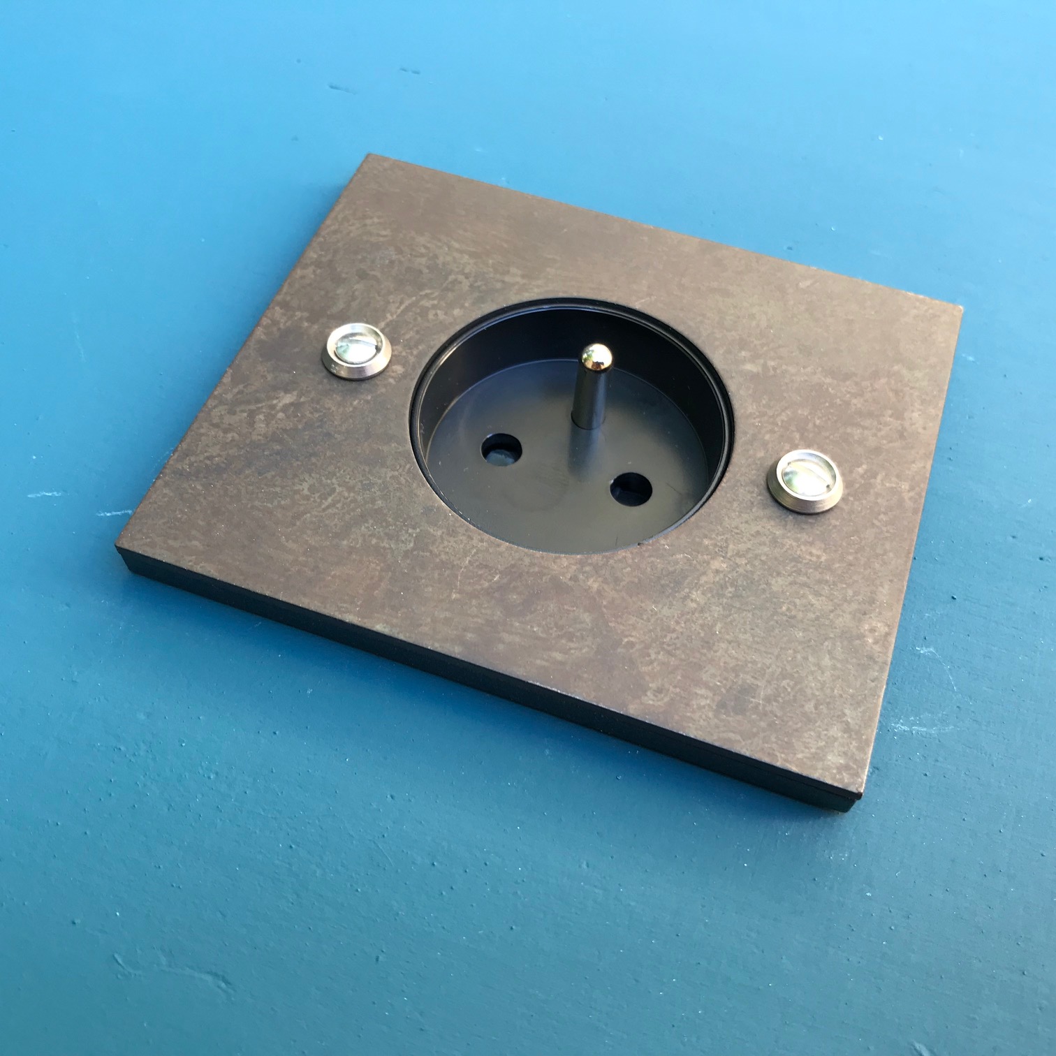 5a2-prise 220 acier rect.2