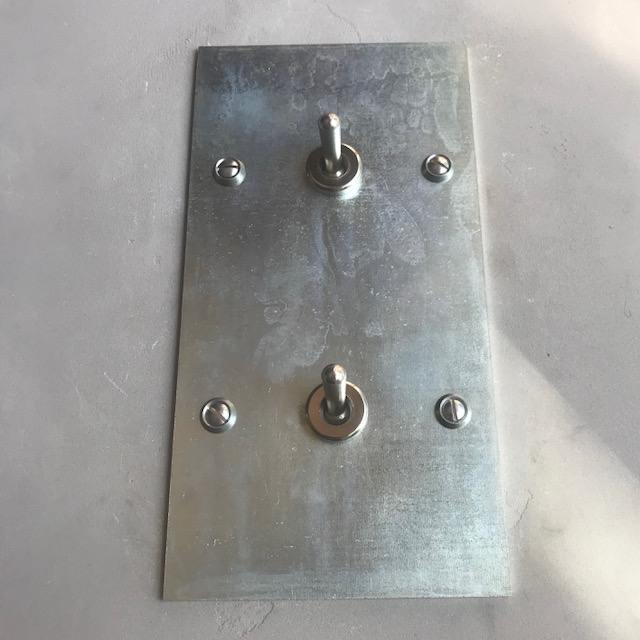 12z4-double interrupteur-galvanisé-carré-1