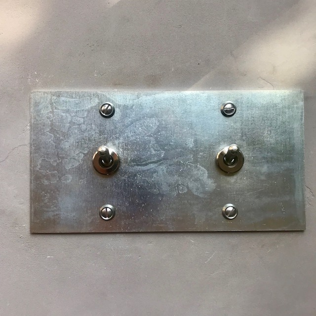 12z4-double interrupteur-galvanisé-carré-2