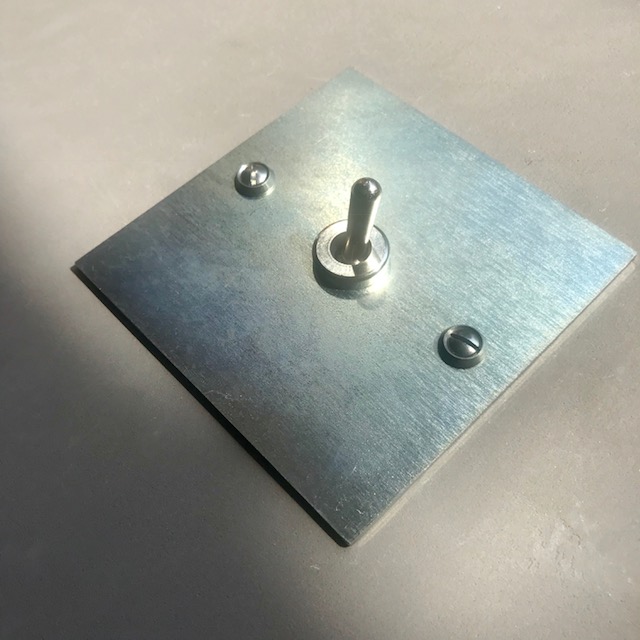 1z4-interrupteur-galvanisé-carré-2