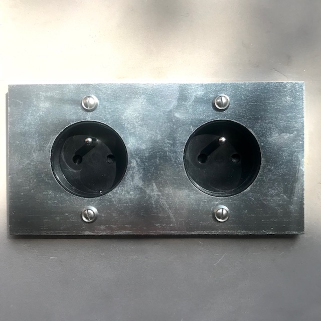 6z4-prise double-galvanisé-carré-1