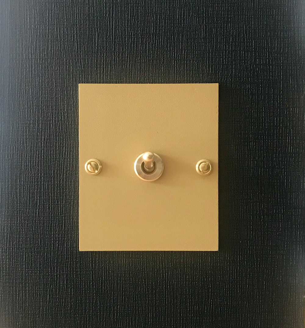 1g2-interrupteur-or-rectangle-1