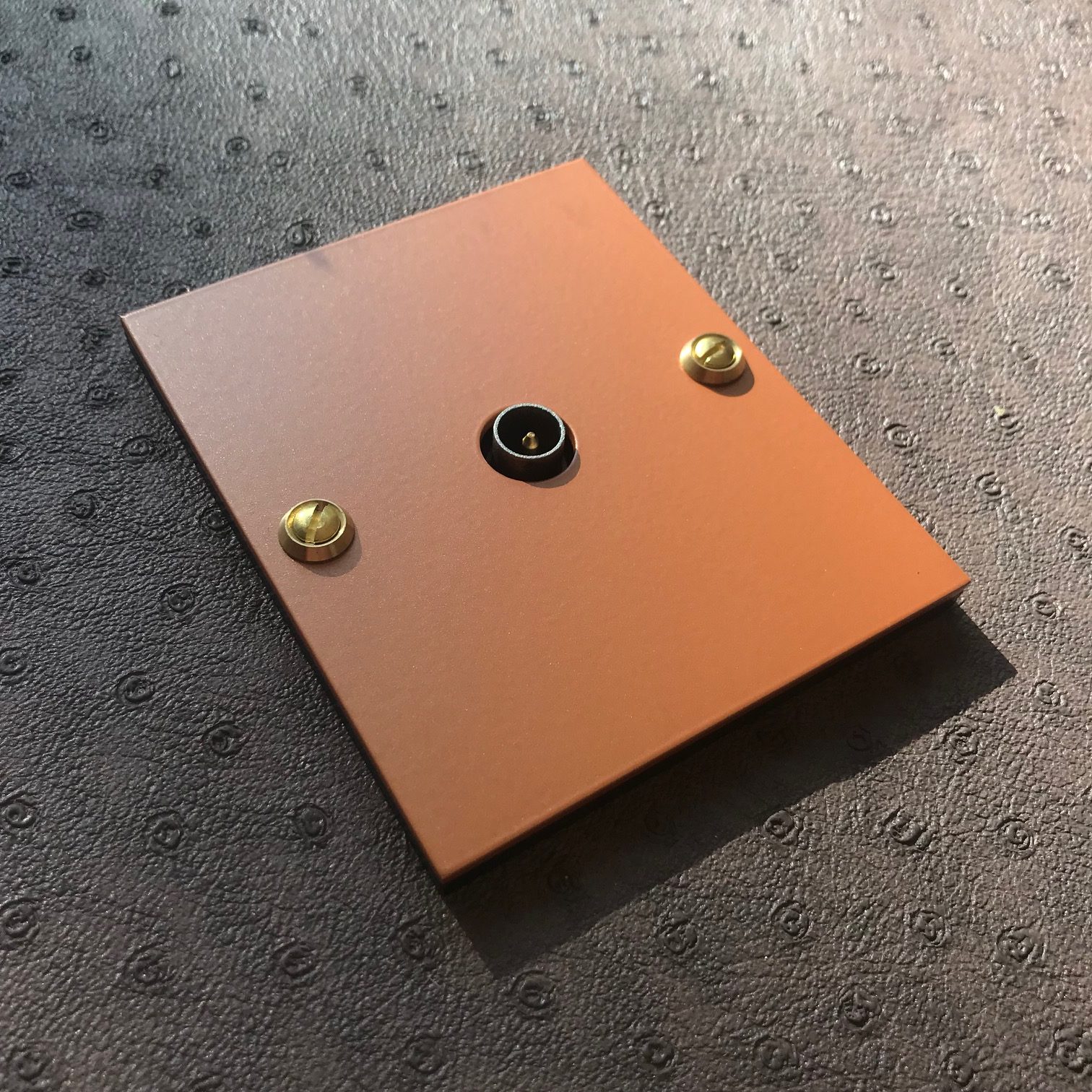 11cu2-priseTV-cuivre-rectangle-2