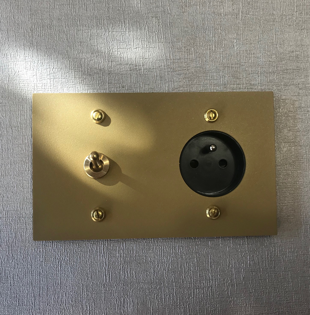 15g2-interrupteur-prise-or-rectangle-1