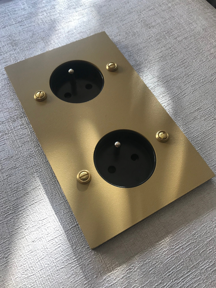 6g2-double-prise-or-rectangle-3