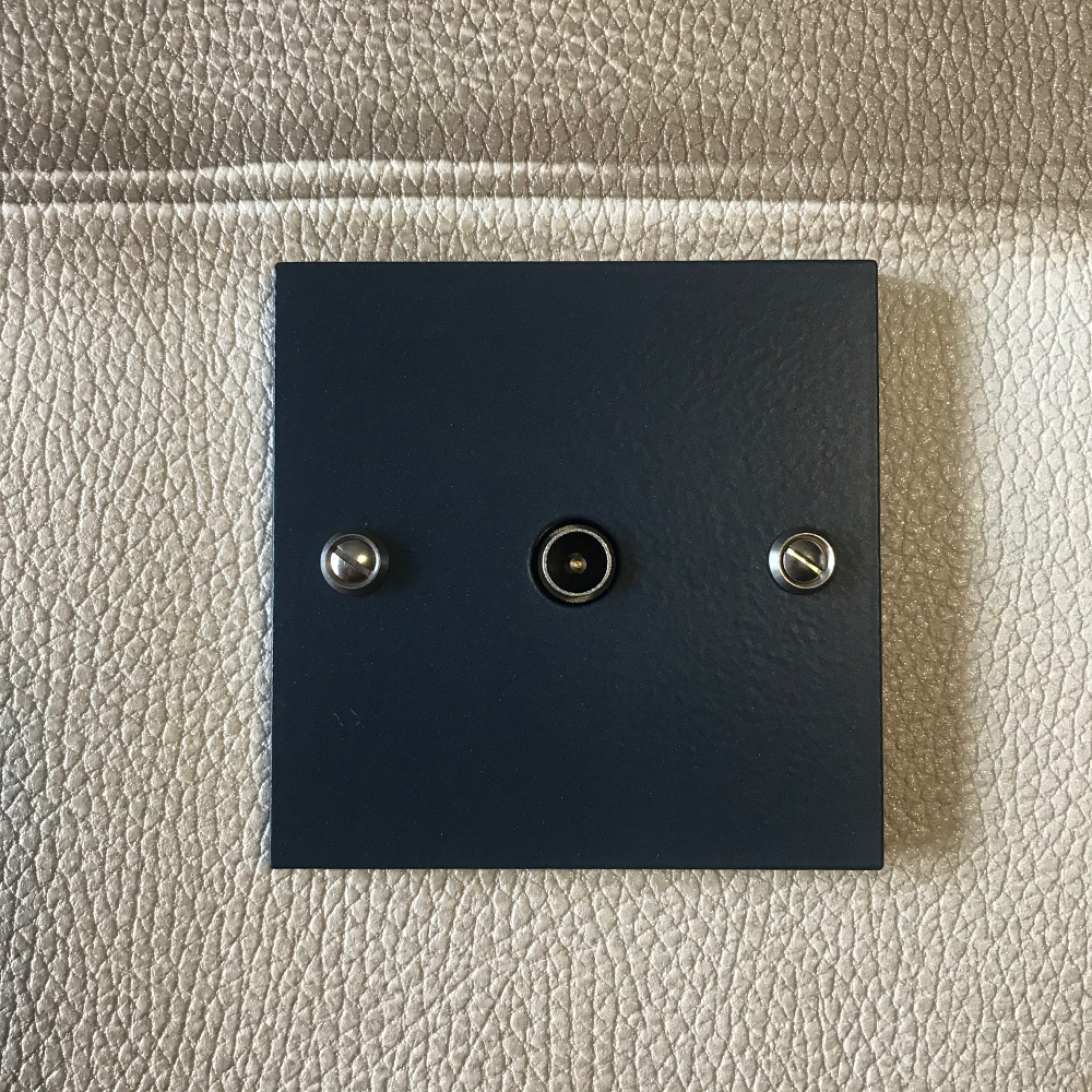 11bl4-prise TV-bleu-carré-1