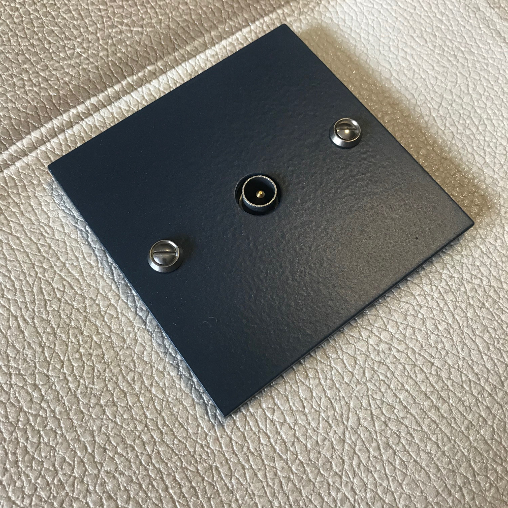 11bl4-prise TV-bleu-carré-2