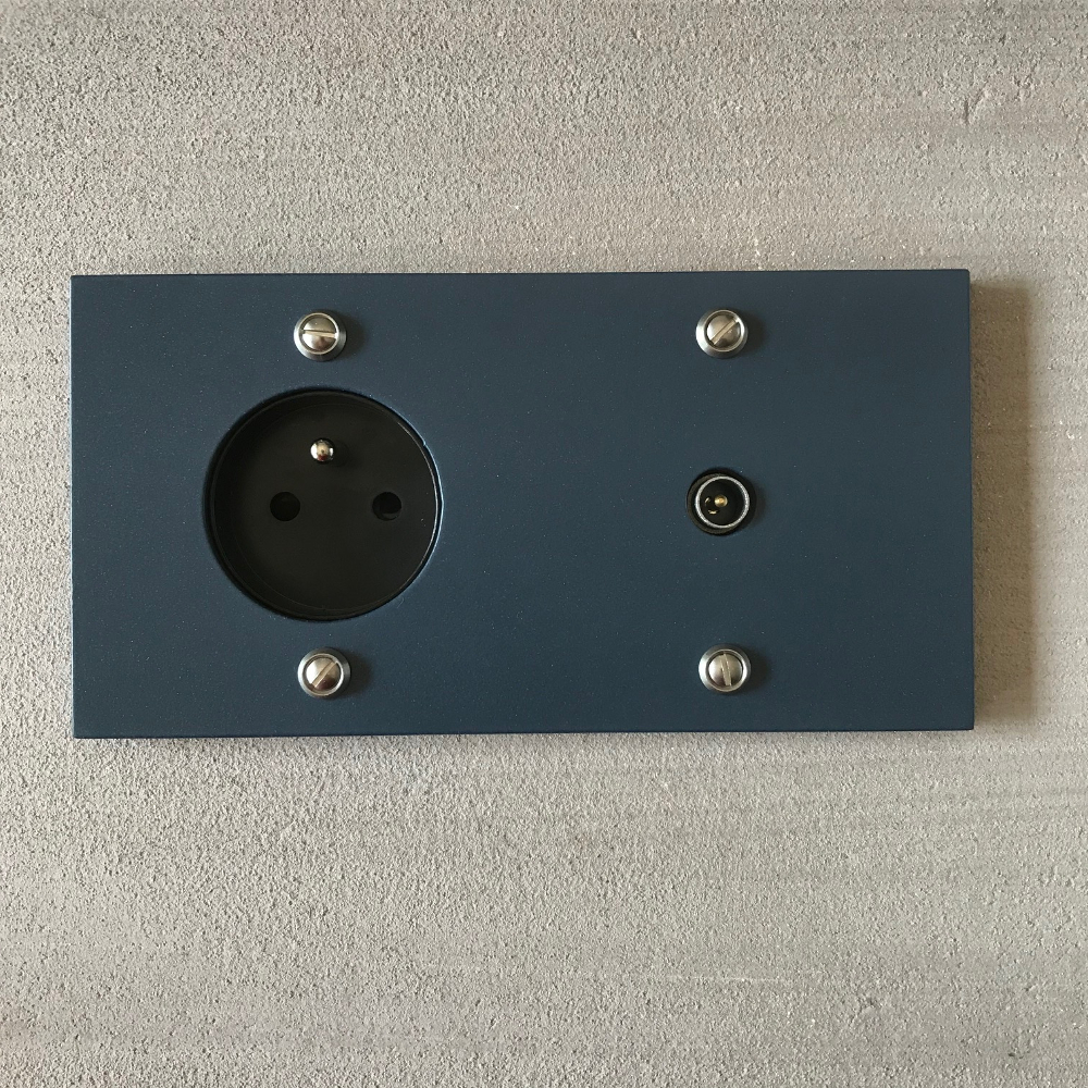 8bl4-prise tv-prise-bleu-carré-1