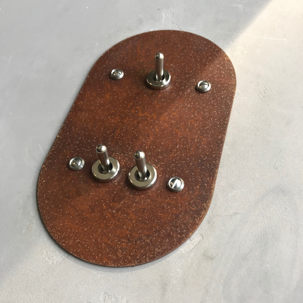 13r1-interrupteur triple-rond-rouille-2