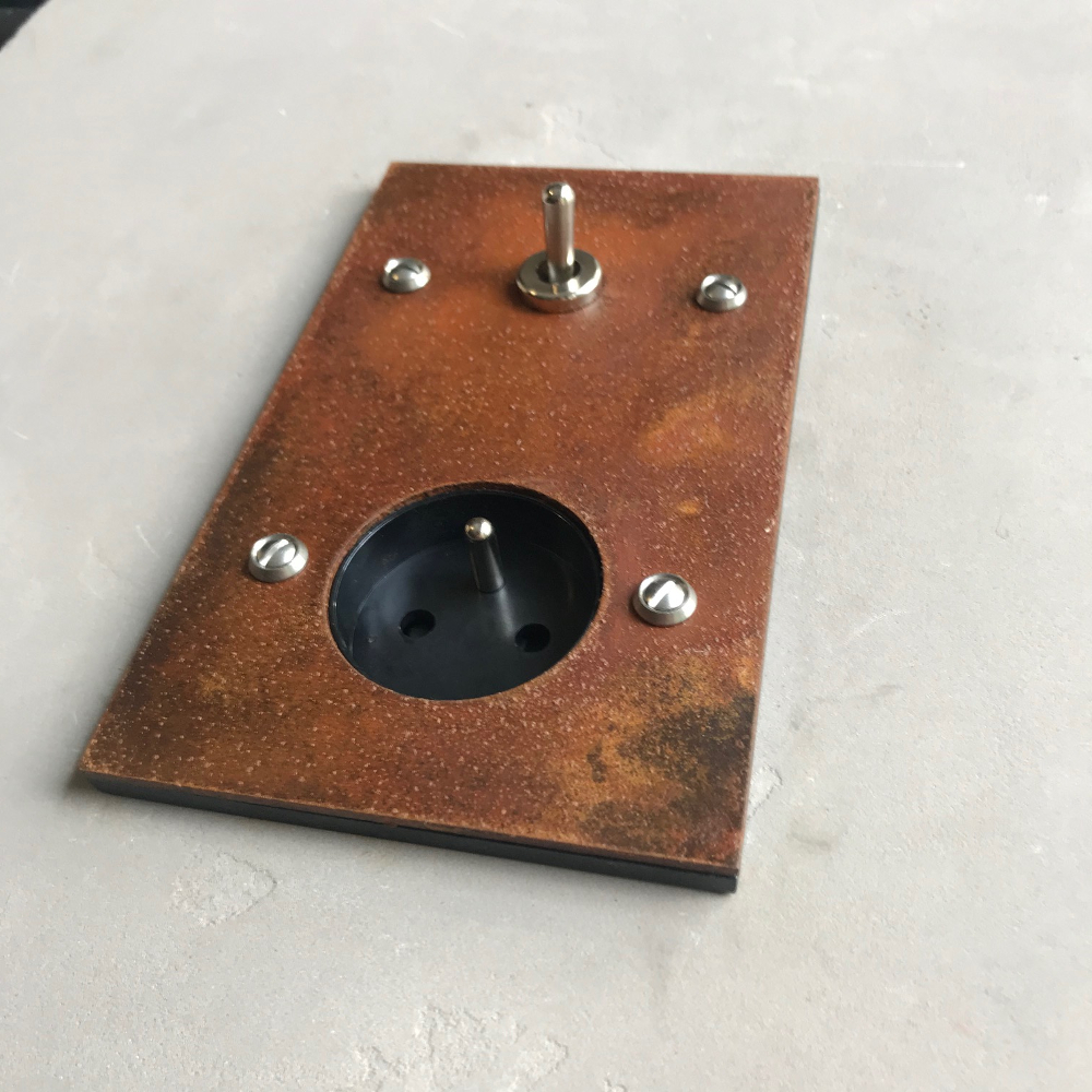 15c2-interrupteur-prise-corten-rectangle-2