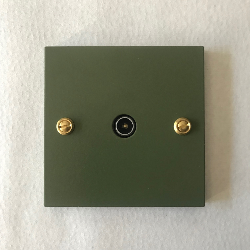 11k4-prise TV-kaki-carré-1