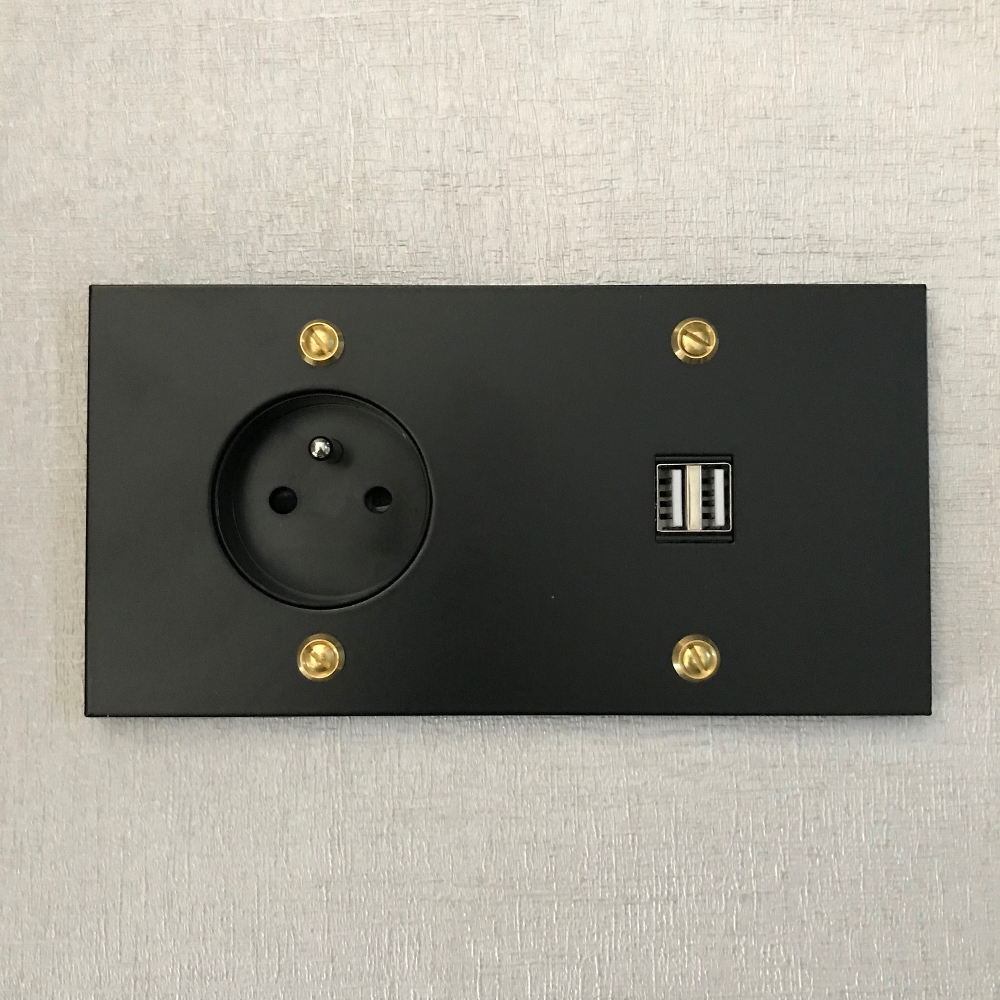 17nm4-prise usb-noir-mat-basic-loft