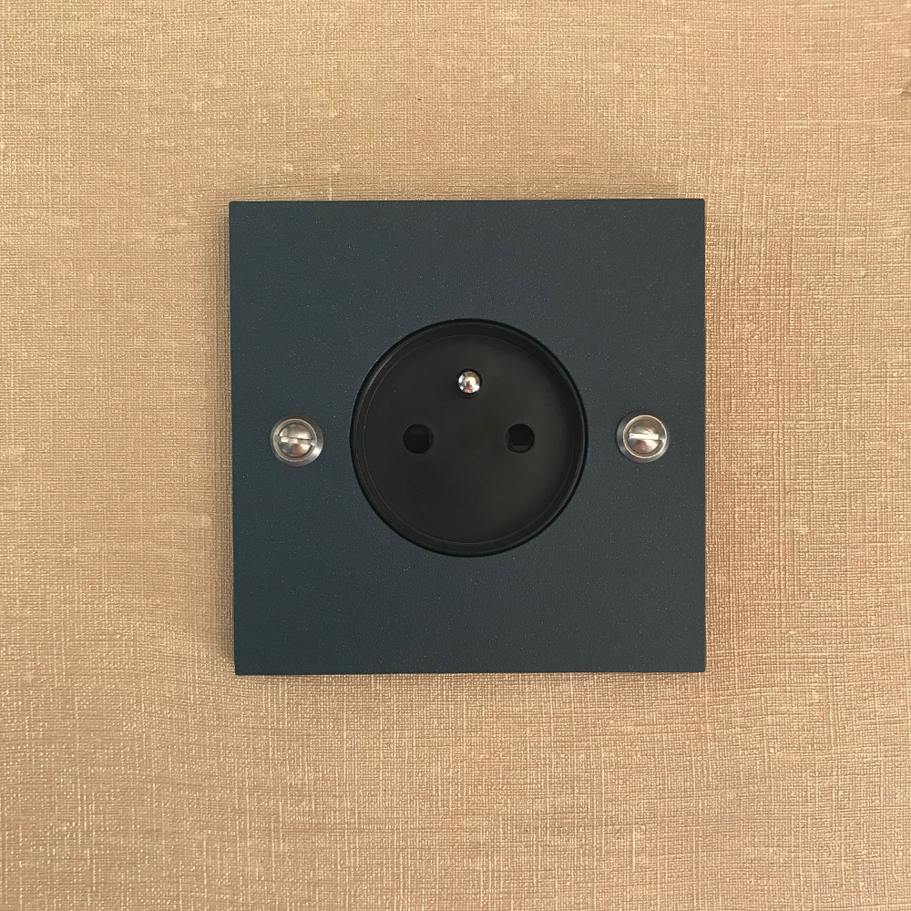 5bl4-prise-bleu-carré-1