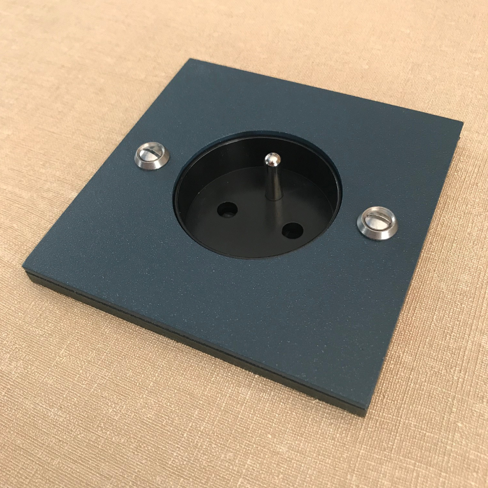 5bl4-prise-bleu-carré-2