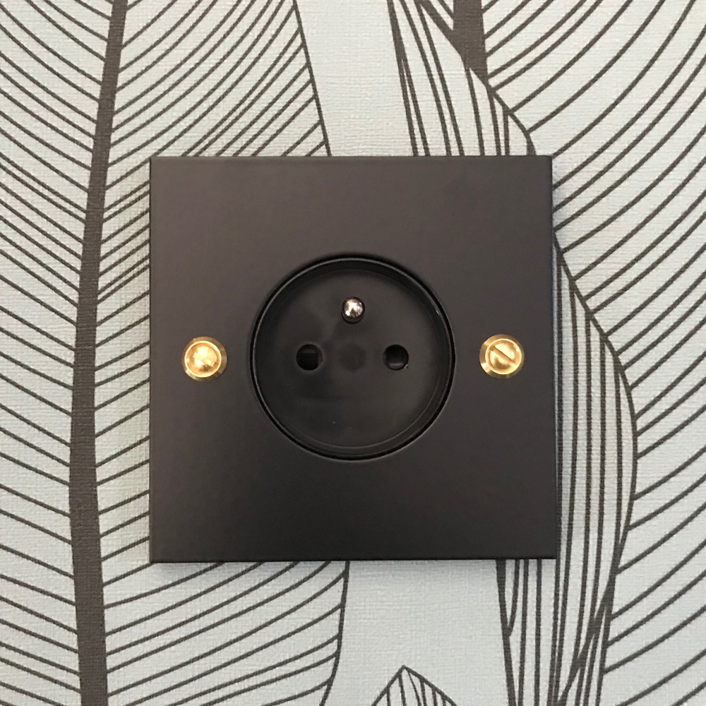 5nm4-prise-noir-mat-basic-loft-1