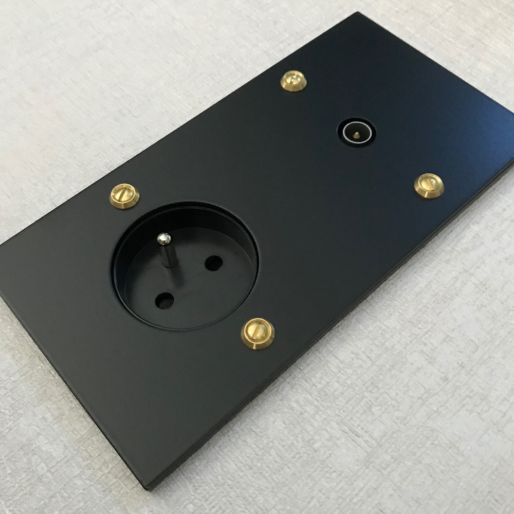 8nm4-prise-tv-noir-mat-basic-loft.2
