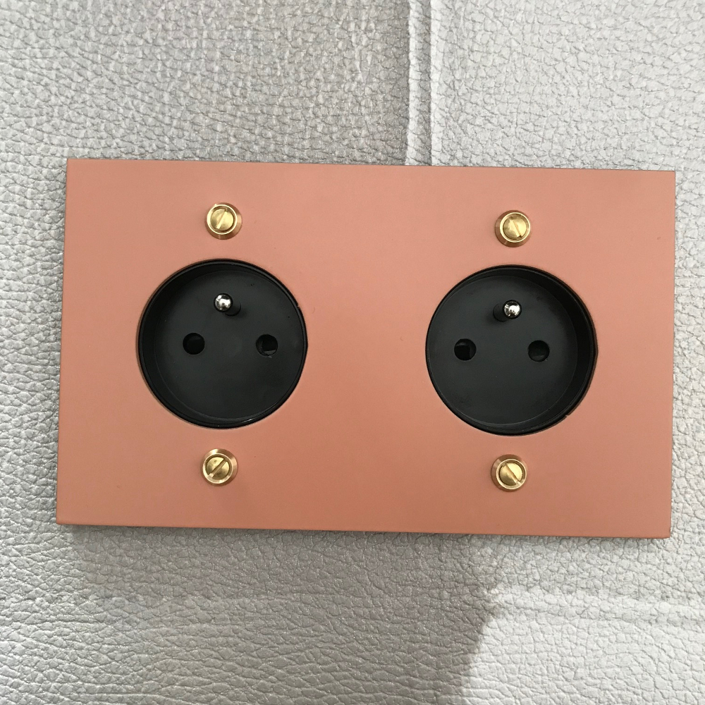 6t2-double-prise électrique-terracotta-rectangle-1