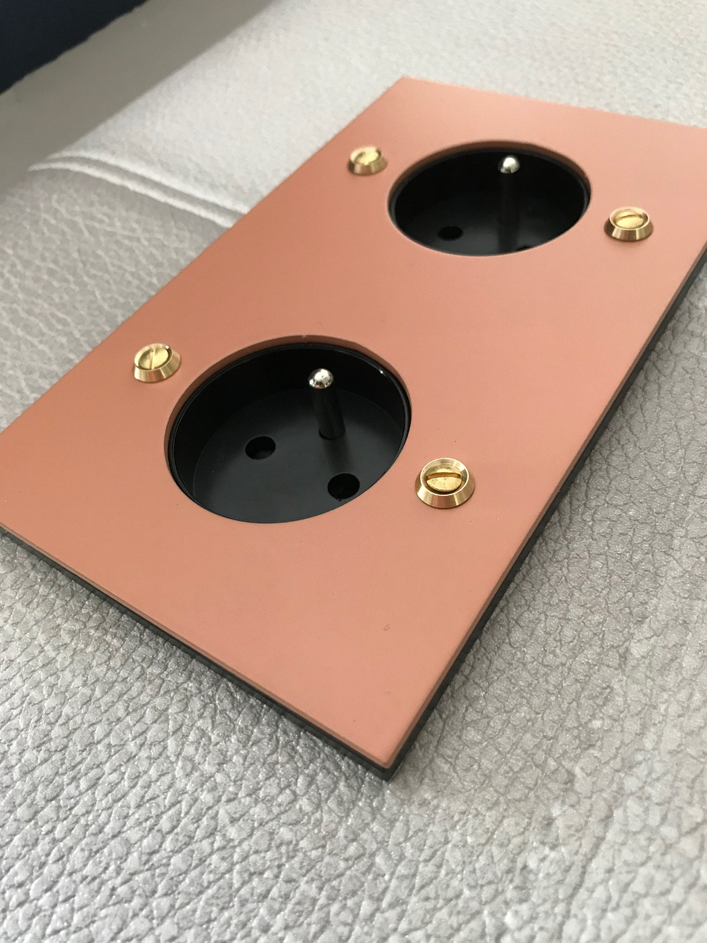 6t2-double-prise électrique-terracotta-rectangle-2