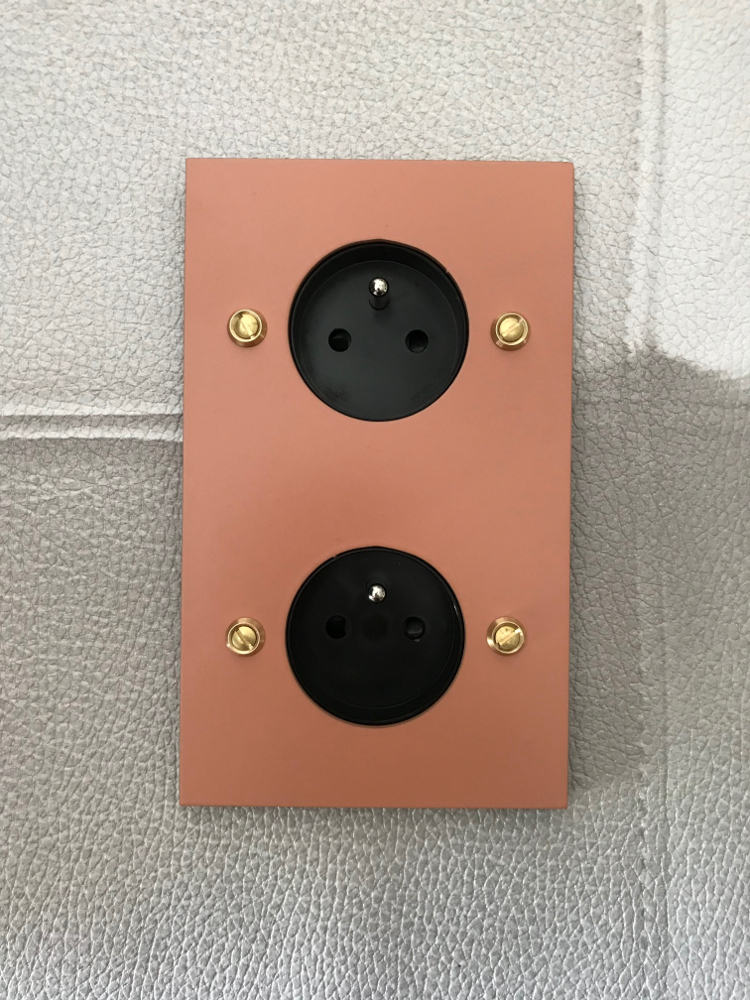 6t2-double-prise électrique-terracotta-rectangle-3