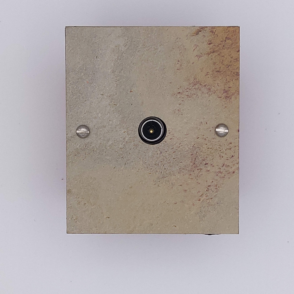 11pc2-prise TV-pierre-calcaire-1