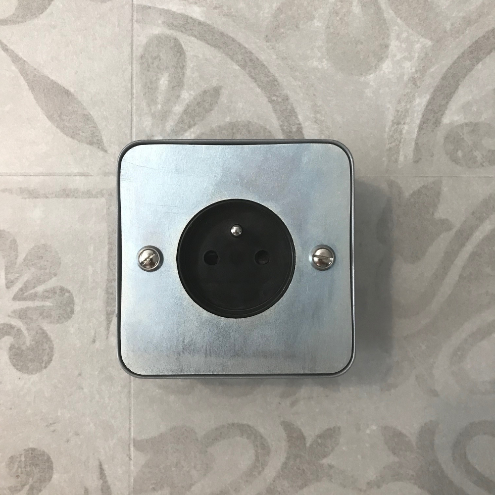 5s4-prise-applique-saillie-1