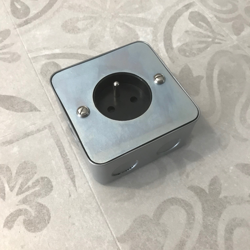 5s4-prise-applique-saillie-2