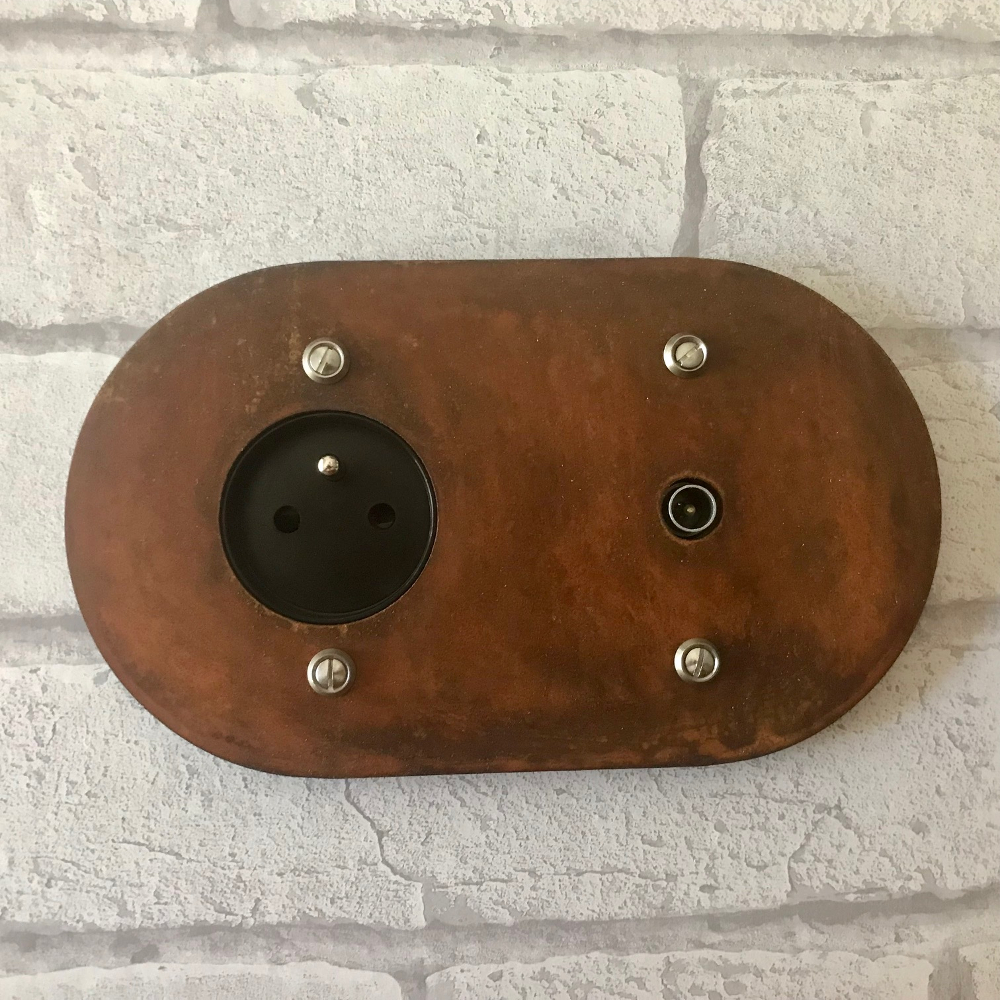 8r1-prise et TV rouille rond-1