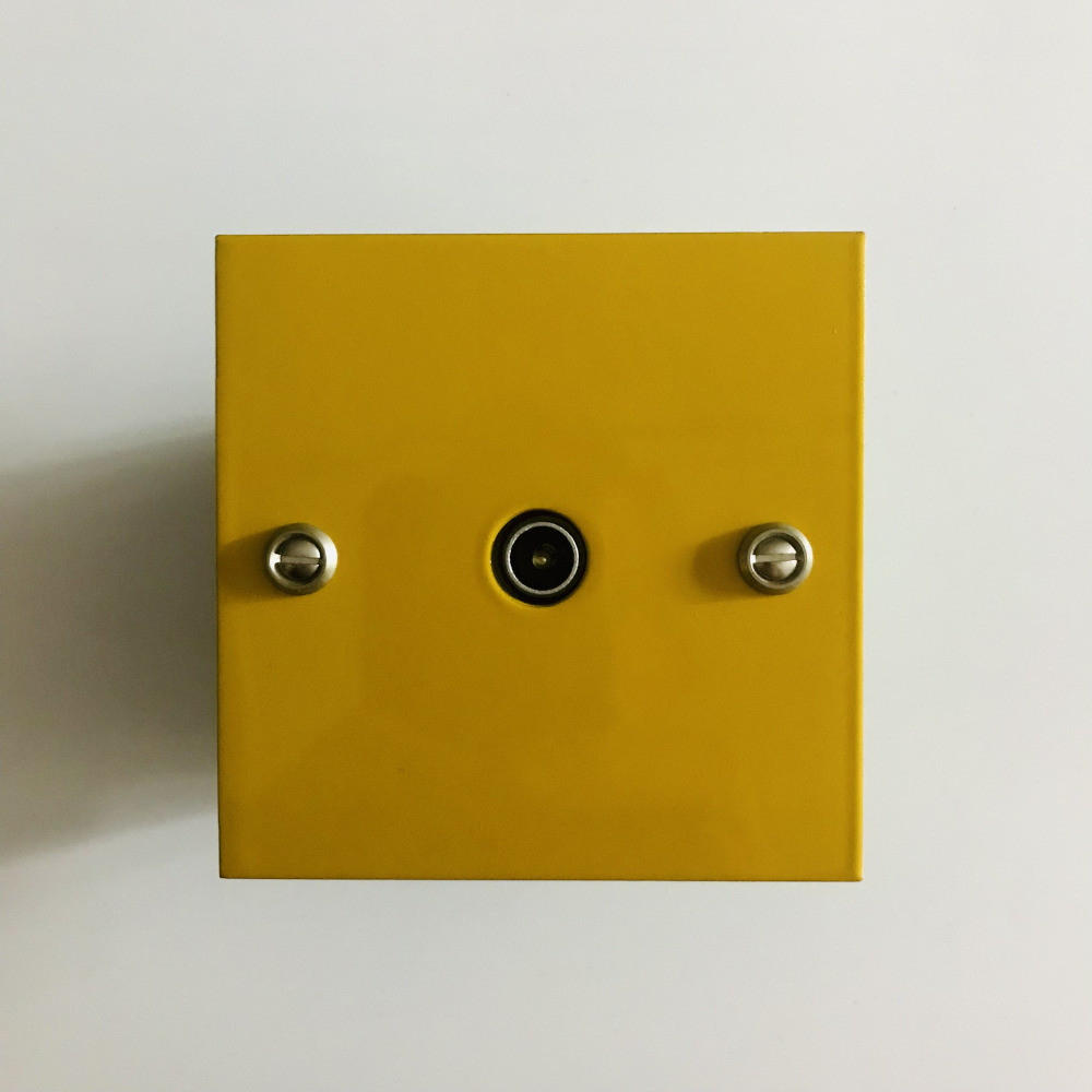 11j4-prise TV-jaune miel-1