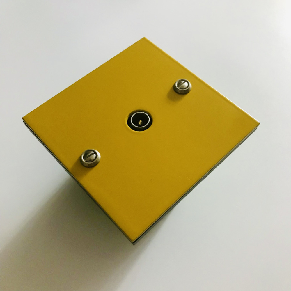 11j4-prise TV-jaune miel-2