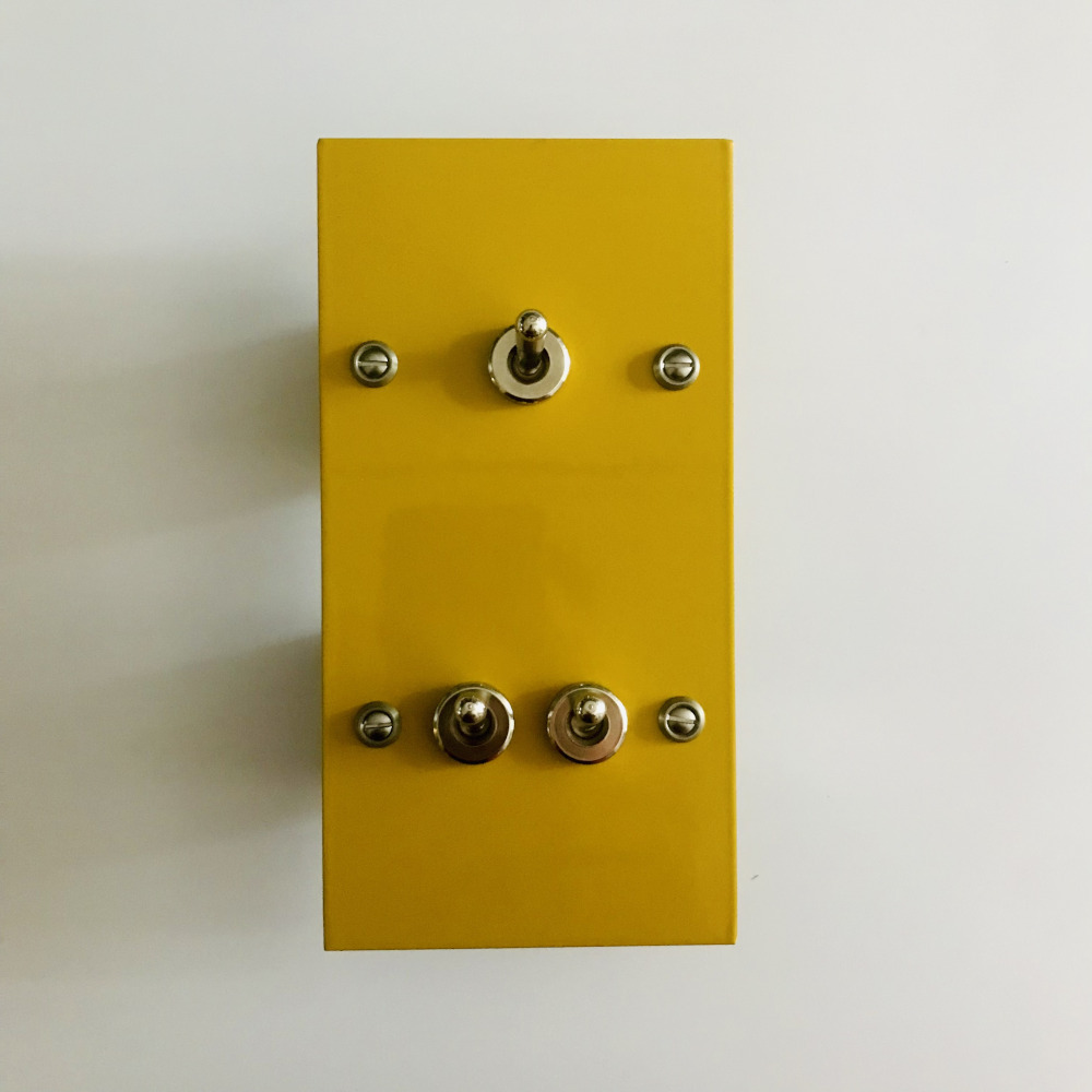 13j4-triple interrupteur-levier-jaune miel-1
