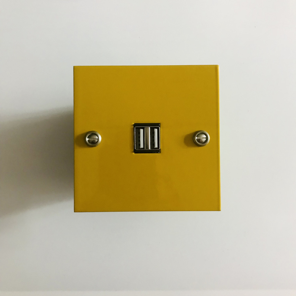 16j4-chargeur usb-jaune miel-1