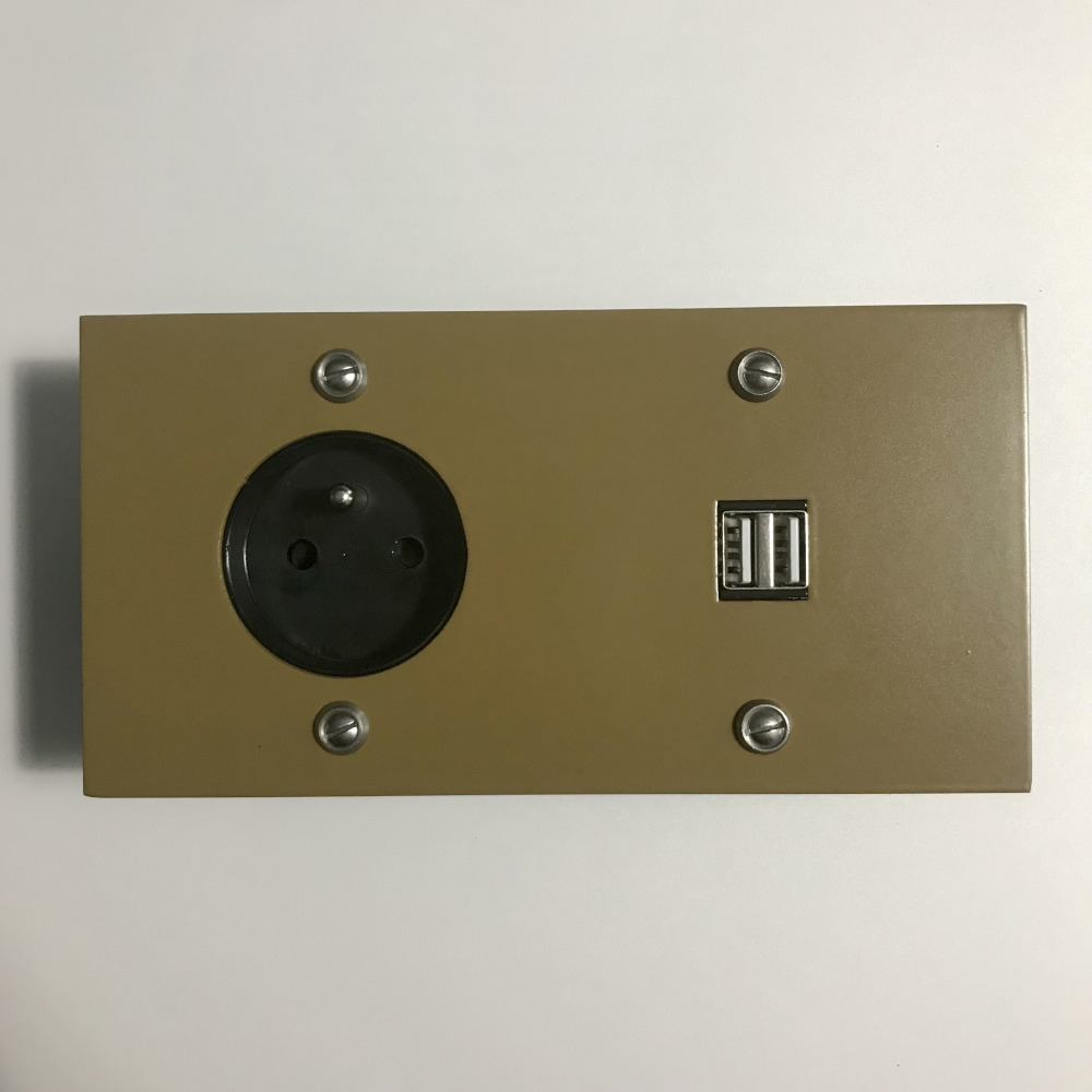 17bv4-prise-usb-brun vert-1